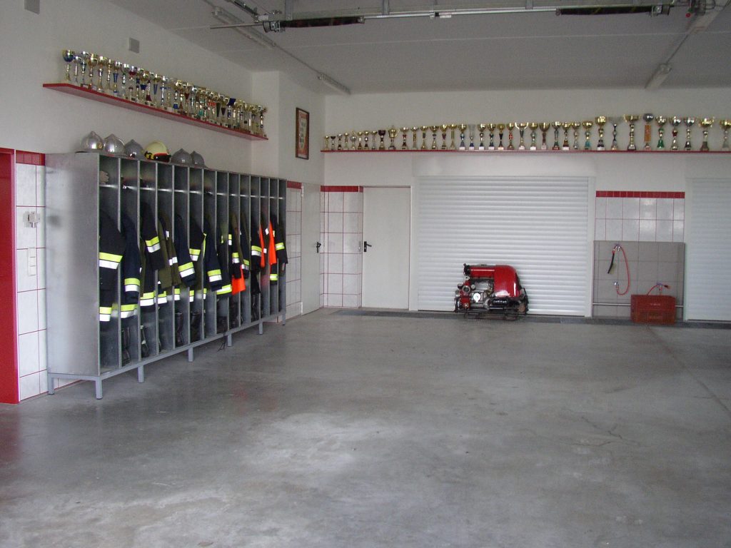 Feuerwehrhaus Königschlag: Fahrzeughalle