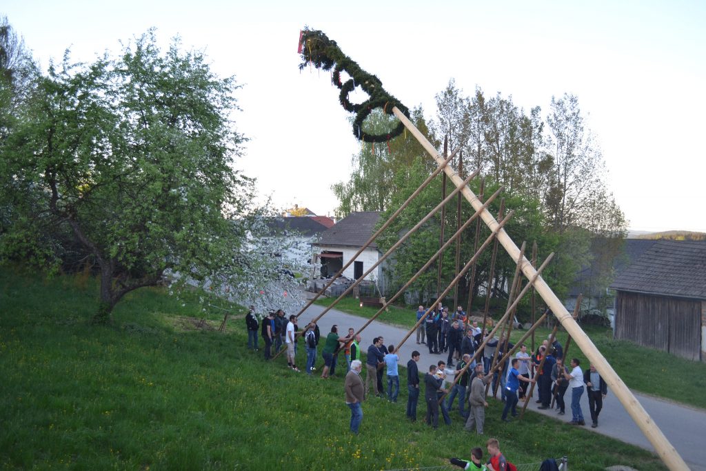 Maibaumaufstellen Königschlag 2018
